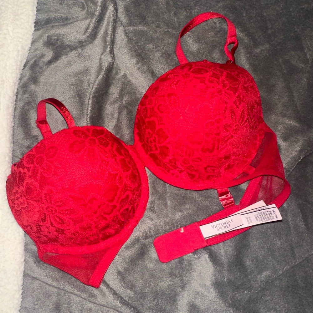 Victoria's Secret brand new Red Lace Bra